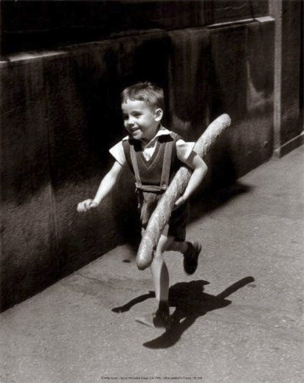 L'enfant à la baguette de pain