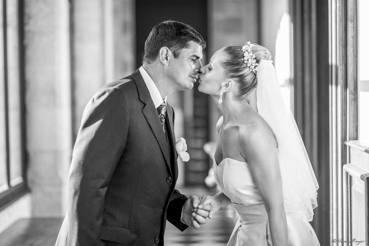 Photographie de mariage un instant avant le baiser