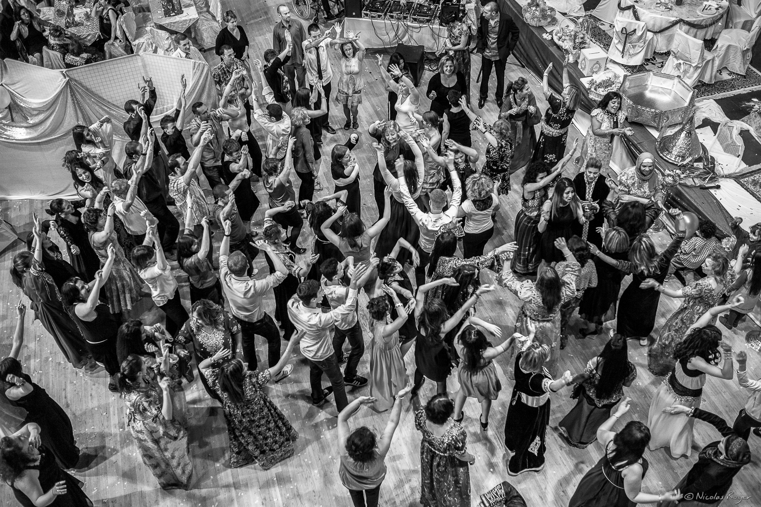 Danse des invité durant le mariage