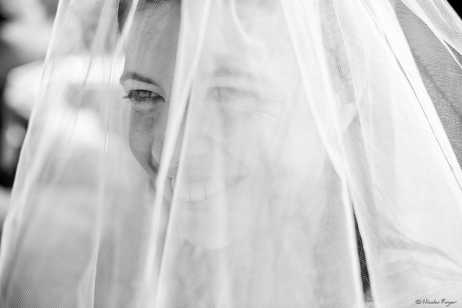 Sourire de la mariée : photographe de mariage en Auvergne