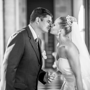 Photographie de mariage un instant avant le baiser