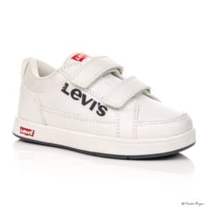 Photographie d'une chaussure enfant de la marque Levi's.