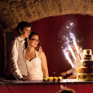 Découpe du gâteau pour les mariés