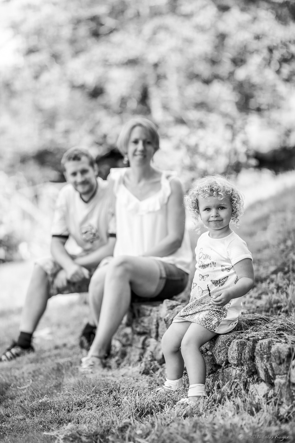 Photographie d&rsquo;une famille en auvergne avec leur enfant