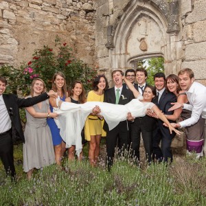 Photographie de groupe durant le mariage