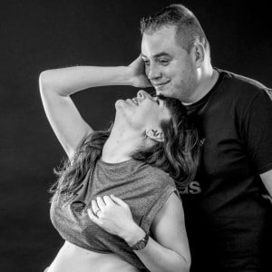 Photographie du bonheur en attendant leur futur enfant.