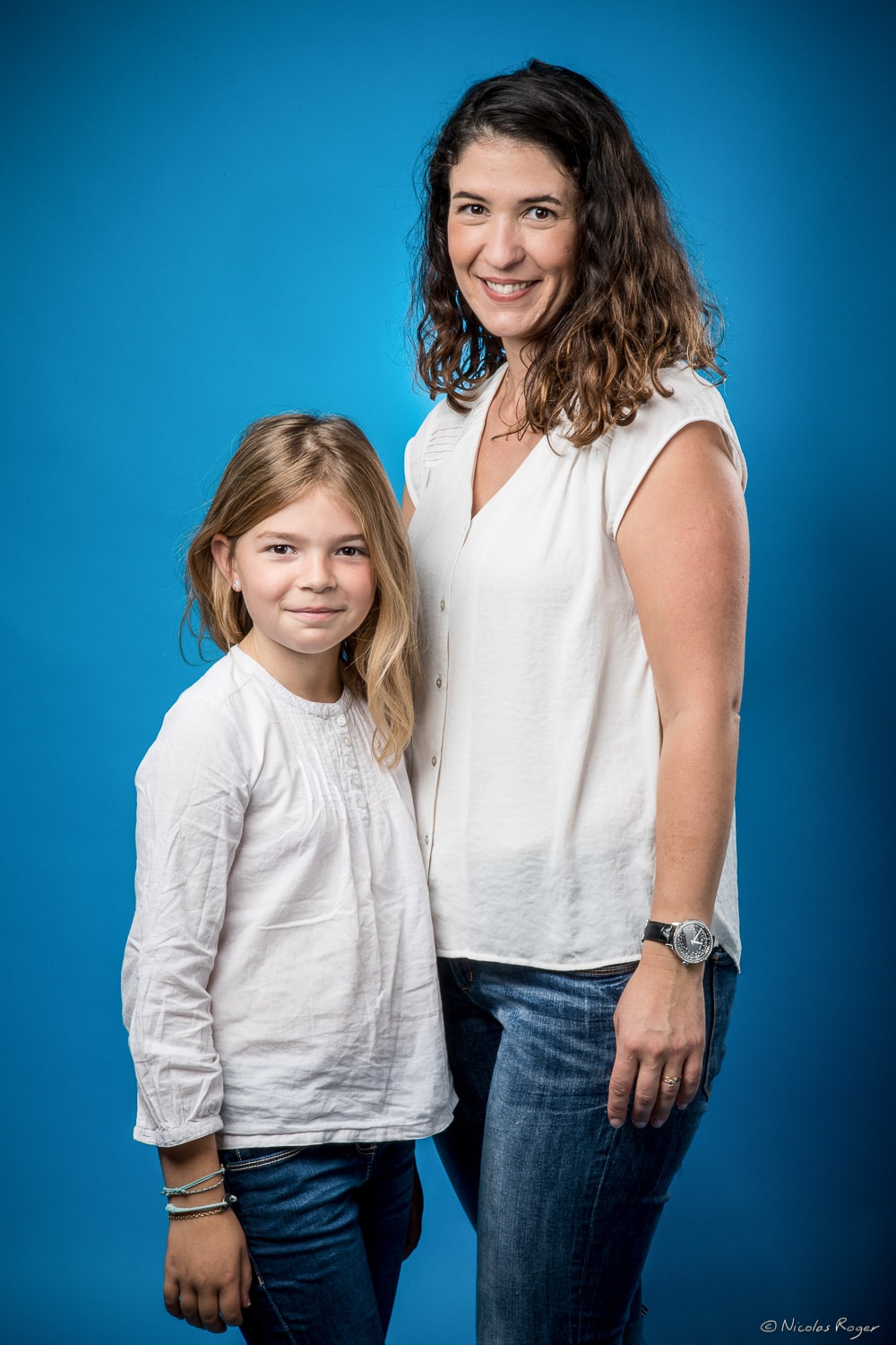 Photographie d&rsquo;une complicité entre une mère et sa fille.