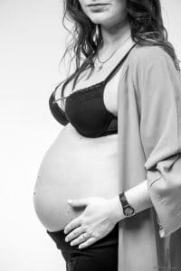 Portrait d'une femme enceinte.