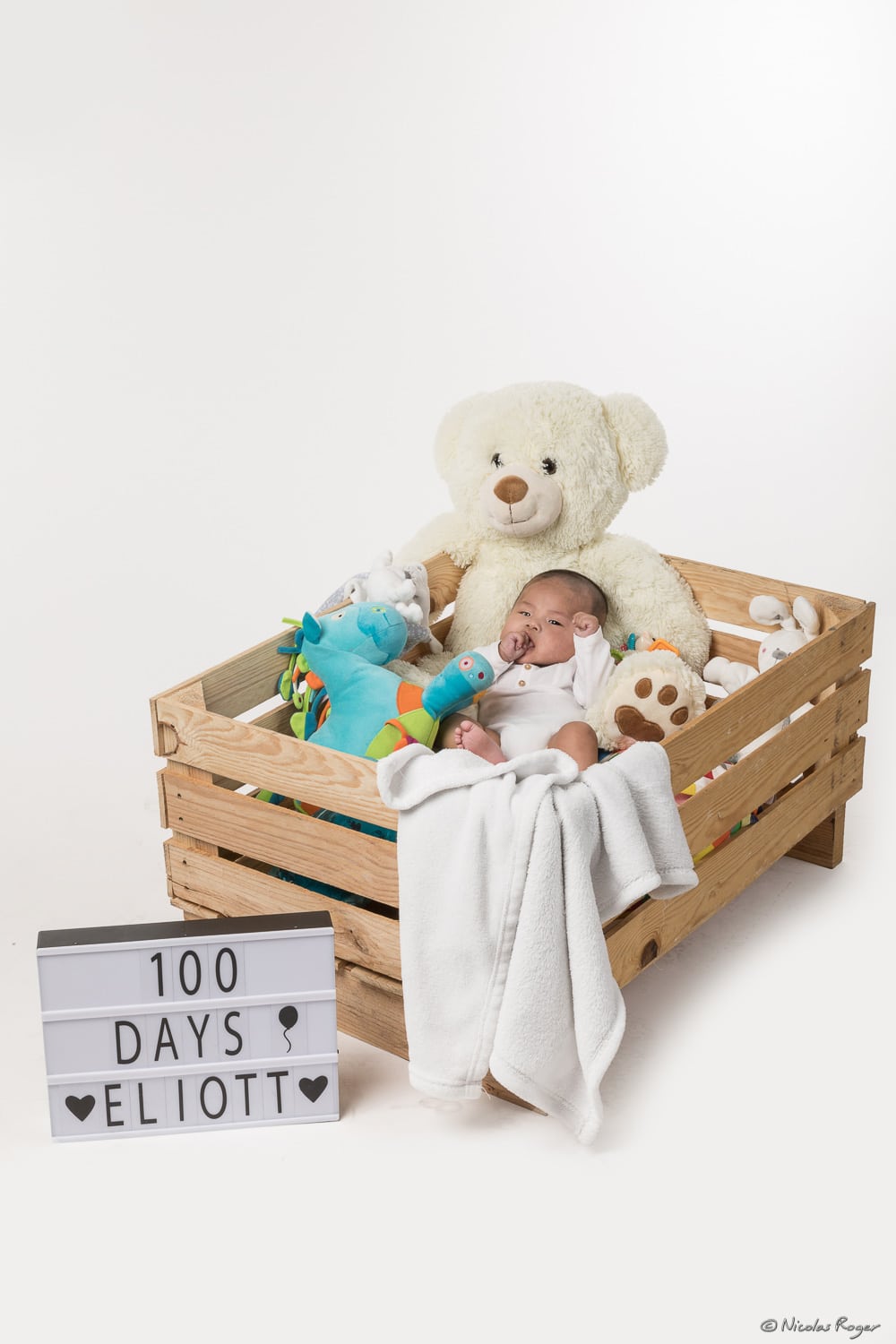 Photographie d&rsquo;un bébé de 100 jours.