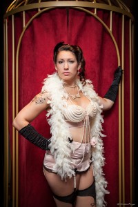 Portrait de Galliane, effeuilleuse burlesque