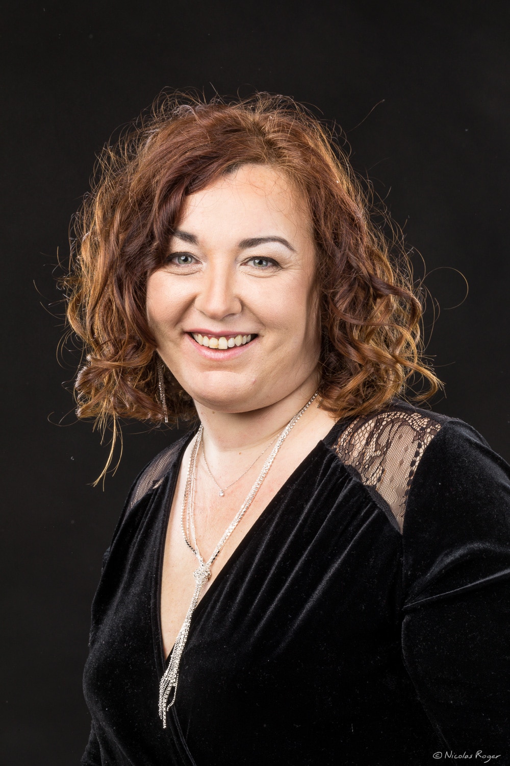 Portrait d&rsquo;une femme dans un studio photo.