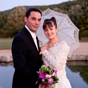 Photographie de mariage dans le parc du château de Saint-Saturnin