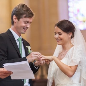 Moment des alliances à l'église