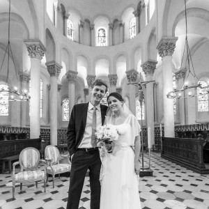Le couple de mariés à l'église