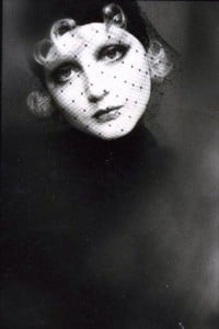 Photographie d'une modèle par Sarah Moon