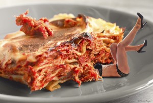 Femme écrasée par une lasagne